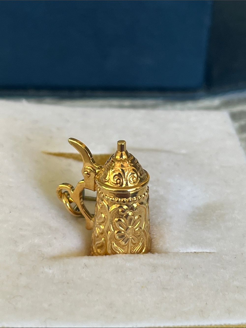 Juwelier Schneider Gold-tone Decorative Stein Charm in Navy Box - Picture 7 of 16